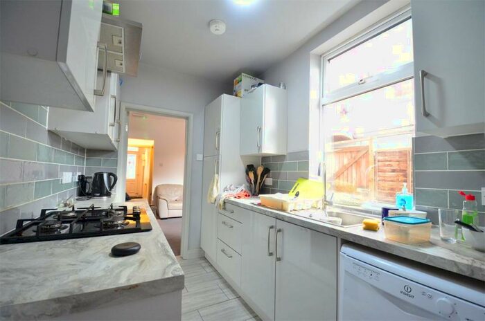 4 Bedroom Terraced House To Rent In / Academic Year Fantastic Double Bedroom Bathrooms Student House, Warwards Lane, Selly Oak, Free Ultrafast, B29