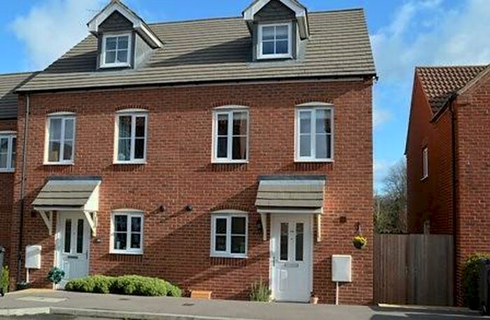 3 Bedroom Town House To Rent In Bramley, Hampshire, RG26