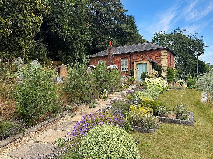 1 Bedroom Detached House For Sale In Horsham Road, Holmbury St Mary, RH5