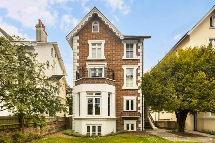 1 Bedroom Flat To Rent In Oak Hill Road, Surbiton, KT6