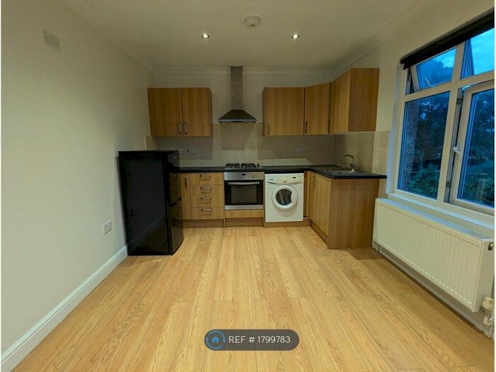 2 Bedroom Flat To Rent In Avondale Road, South Croydon, CR2