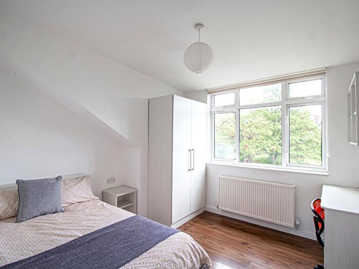 2 Bedroom Apartment To Rent In Apt, Belle Vue Road #, LS3