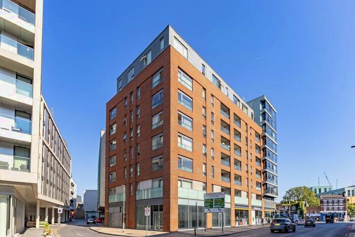 2 Bedroom Flat To Rent In Hardwicks Square, London, SW18