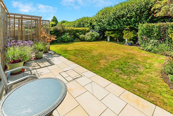 3 Bedroom Bungalow For Sale In Longmead Close, Caterham, Surrey, CR3