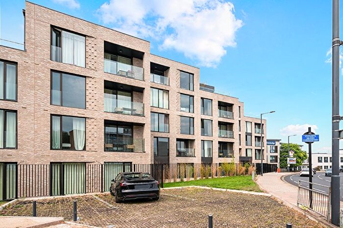 Studio To Rent In Greenhill Way, Harrow, HA1