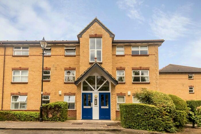 2 Bedroom Flat To Rent In Monmouth Close, London, W4