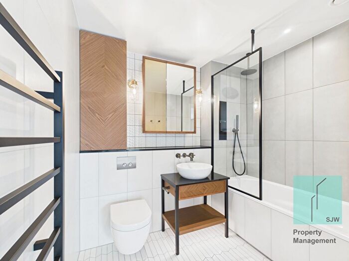 2 Bedroom Flat To Rent In Boxwood Gardens, London, E1W