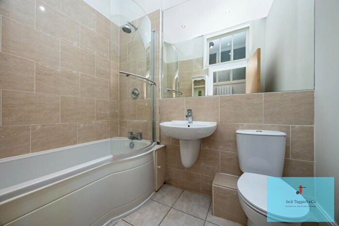 2 Bedroom Apartment For Sale In Wilbury Road, Hove, BN3