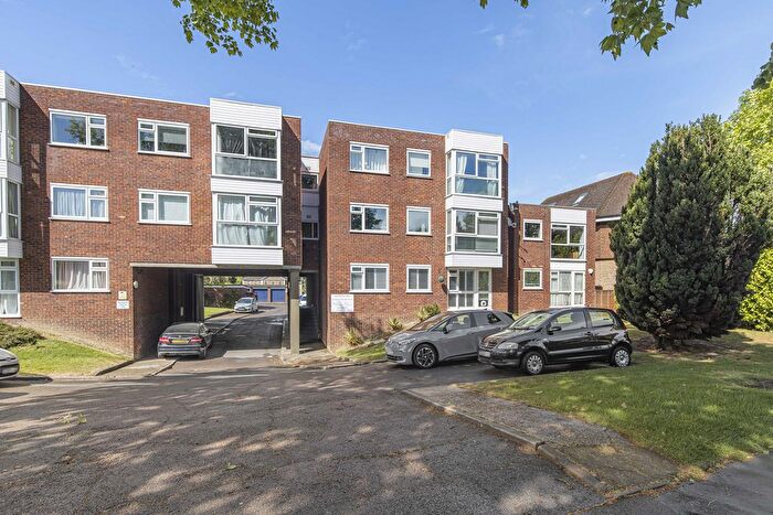 2 Bedroom Flat For Sale In Evening Hill, Beckenham, BR3