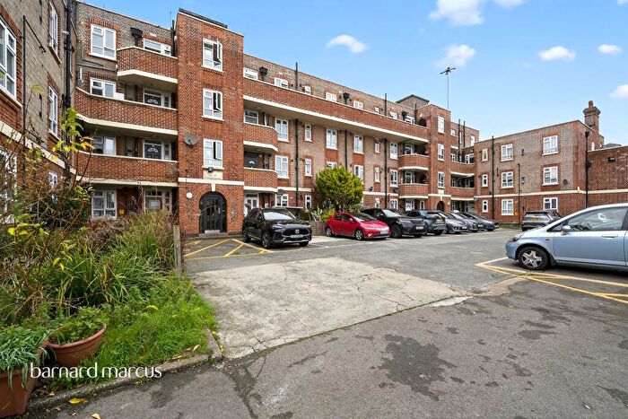 1 Bedroom Flat For Sale In Malden Way, New Malden, KT3