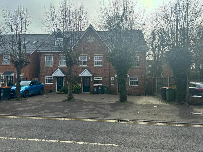 3 Bedroom Terraced House To Rent In Friars Walk, Dunstable, Luton, LU6