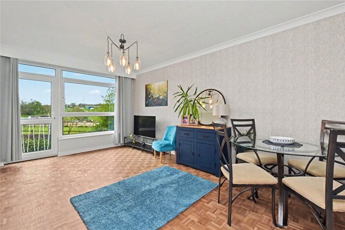 3 Bedroom Flat For Sale In Foxhill Court, Leeds, West Yorkshire, LS16