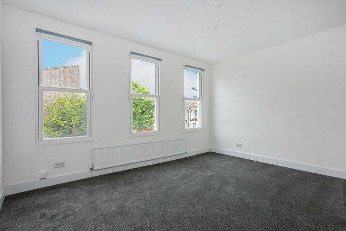 1 Bedroom Flat To Rent In Mayville Road, Leytonstone, E11