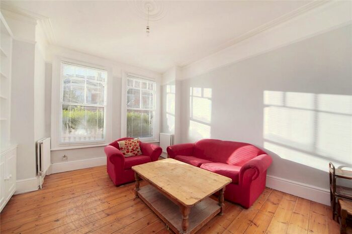 1 Bedroom Flat To Rent In Dinsmore Road, Clapham South, London, SW12