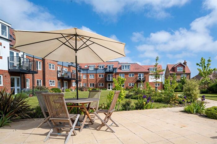2 Bedroom Flat For Sale In High Street, Rainham, ME8