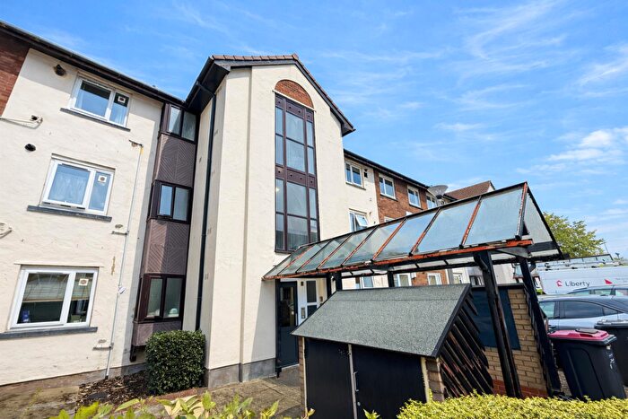 2 Bedroom Flat For Sale In Canterbury Gardens, Salford, M5