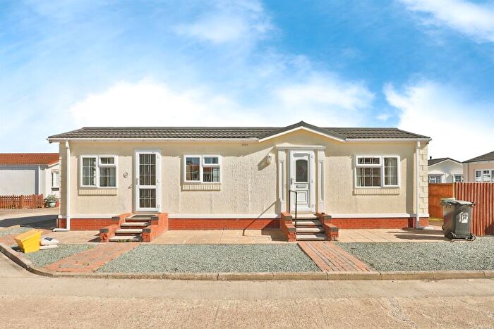 2 Bedroom Park Home For Sale In Redhill Park, Watton, Thetford, IP25