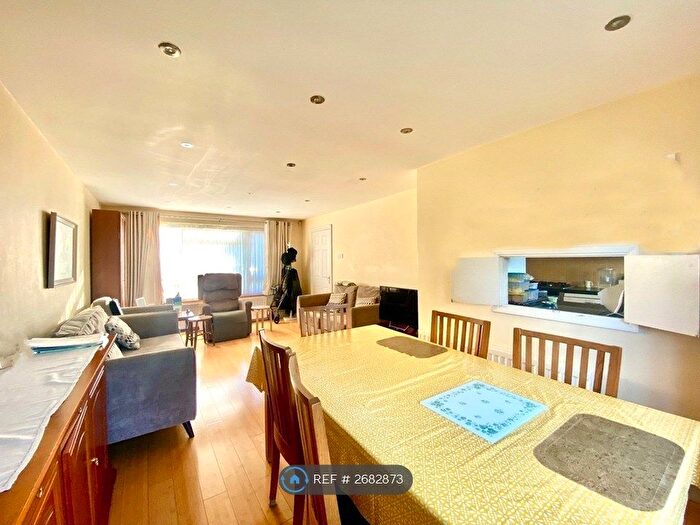 3 Bedroom Detached House To Rent In Warden Avenue, Harrow, HA2