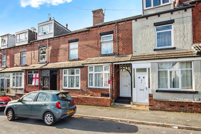 4 Bedroom Terraced House For Sale In Ecclesburn Road, Leeds, LS9