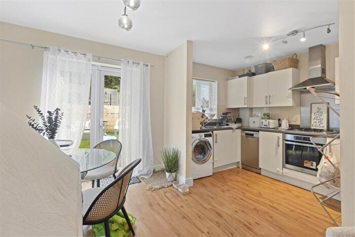 3 Bedroom End Of Terrace House For Sale In Akehurst Close, Hellingly, Hailsham, BN27