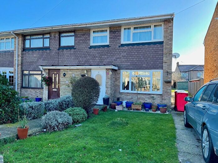 3 Bedroom End Of Terrace House For Sale In Stanhope Road, Rainham, Havering, London, RM13