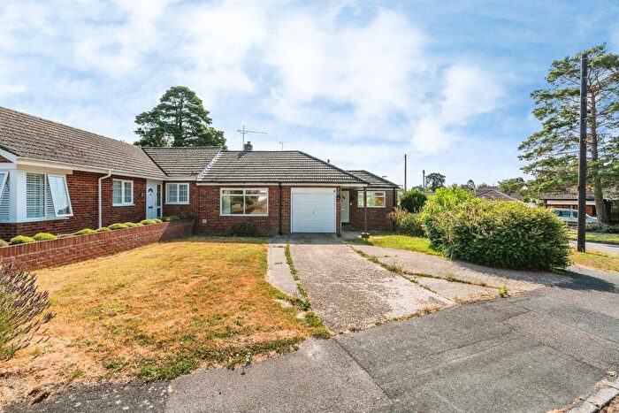 3 Bedroom Semi-Detached Bungalow For Sale In Willow Gardens, North Baddesley, Southampton, SO52