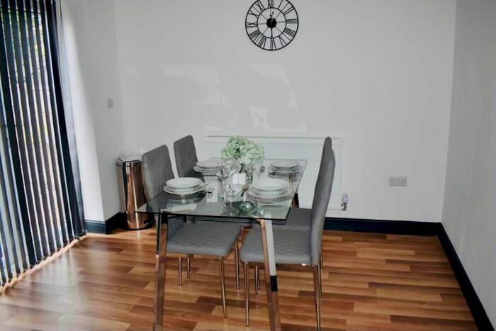 3 Bedroom Flat To Rent In Central Avenue, Beeston, Nottingham, Nottinghamshire, NG9