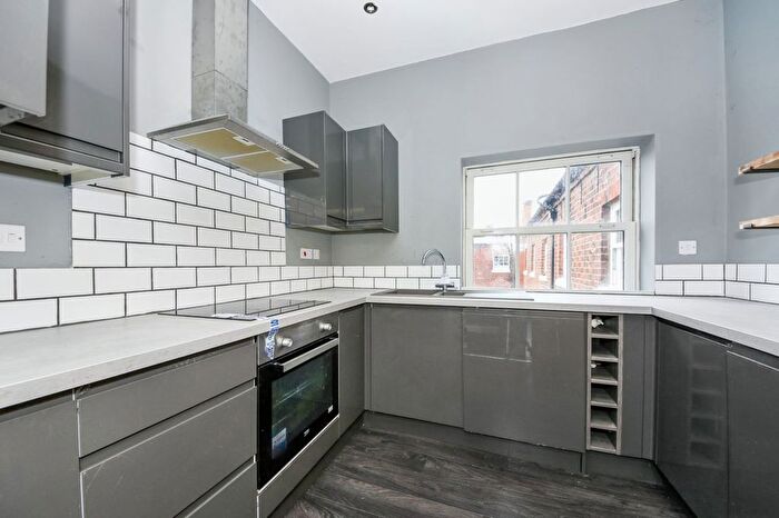 2 Bedroom Flat For Sale In Apartment, Haycock House The Chestnuts, Shrewsbury, Shropshire, SY5