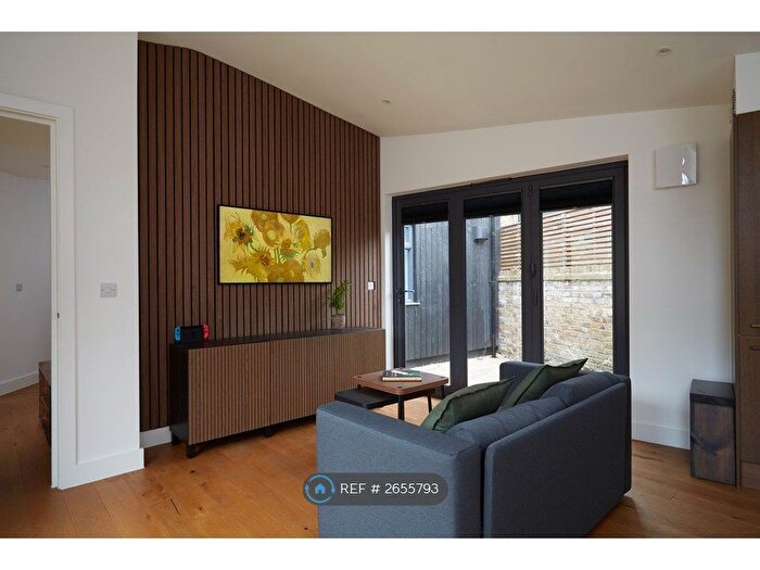 2 Bedroom Detached House To Rent In Lancaster Road, London, N4