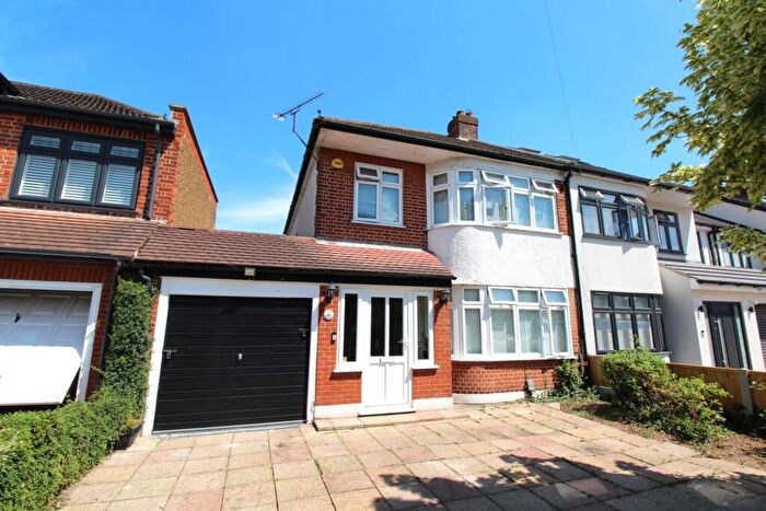 3 Bedroom Semi Detached House To Rent In The Grove, RM14