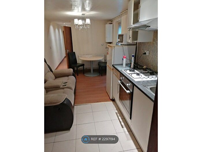 2 Bedroom Flat To Rent In Bedford Street, Cardiff, CF24