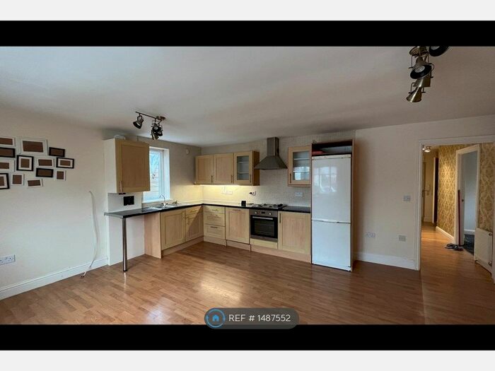 2 Bedroom Flat To Rent In Stonecot Hill, Sutton, SM3