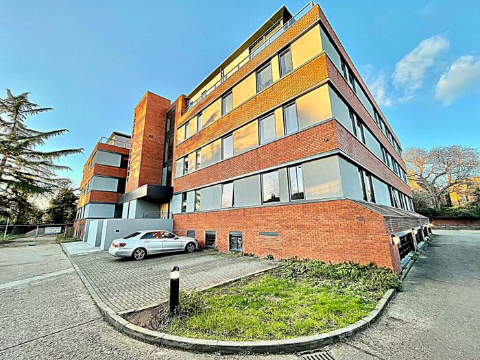 2 Bedroom Flat To Rent In **Walking Distance To Train Station**Urban Village Building Bedford, MK40