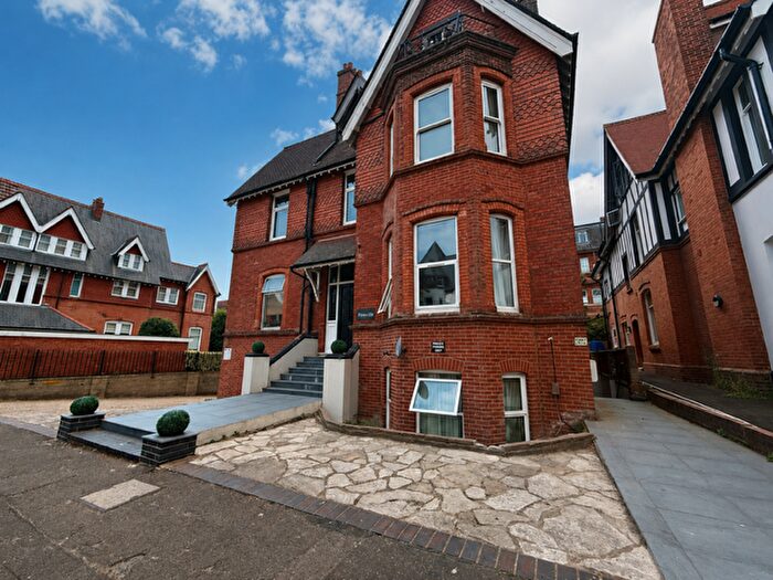 2 Bedroom Apartment To Rent In Westcliff Gardens, Bournemouth, BH2