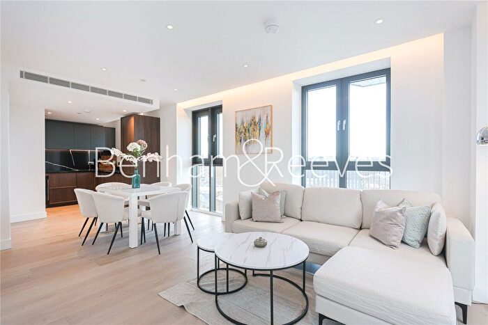 3 Bedroom Flat To Rent In Paragon Square, London, WC1X