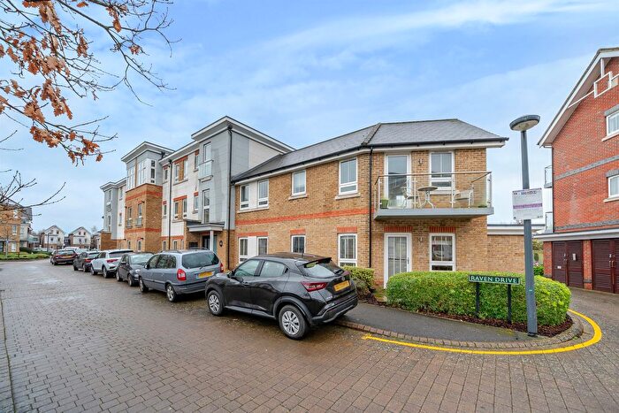 2 Bedroom Flat To Rent In Raven Drive, Maidenhead, SL6
