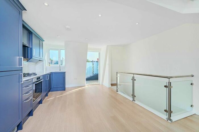 3 Bedroom Flat To Rent In Westcote Road, London, SW16
