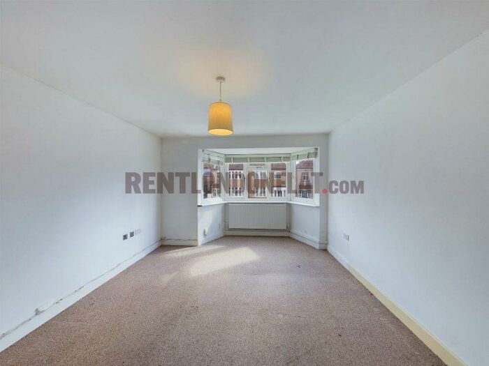 2 Bedroom Flat To Rent In Beautiful Bed Flat In Romford, RM1