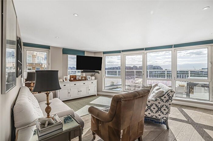 2 Bedroom Flat For Sale In Lombard Road, London, SW11