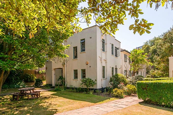 3 Bedroom Flat For Sale In Colebrook Close, Putney Heath, London, SW15