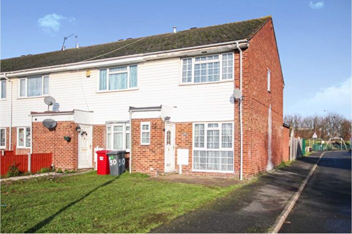 3 Bedroom Terraced House To Rent In Torridge Road, Slough, SL3