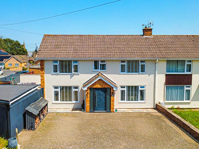 4 Bedroom Semi Detached House For Sale In Heathfield Close, North Petherton, Bridgwater, Somerset, TA6