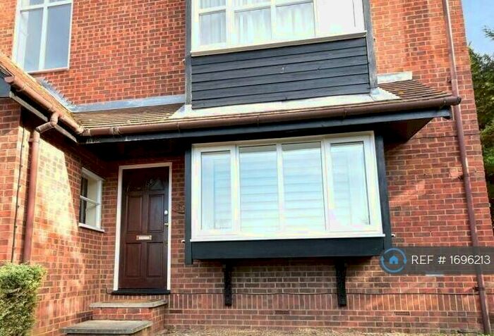 Studio To Rent In Knights Manor Way, Dartford, DA1