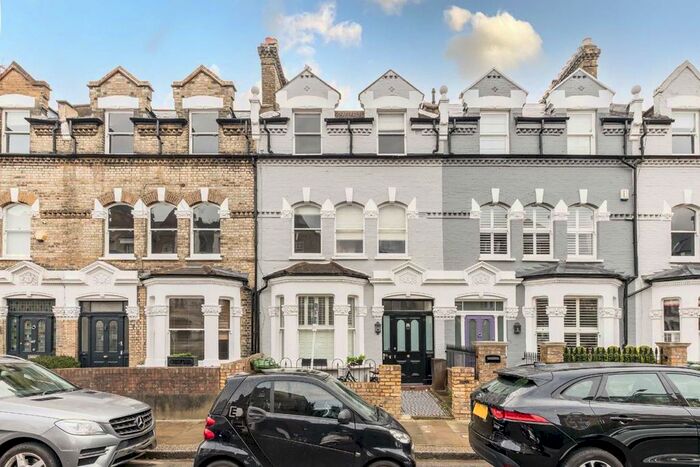 2 Bedroom Flat To Rent In Fulham Park Gardens, London, SW6