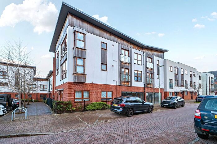 2 Bedroom Flat For Sale In Greenlands Road, Basingstoke, RG24