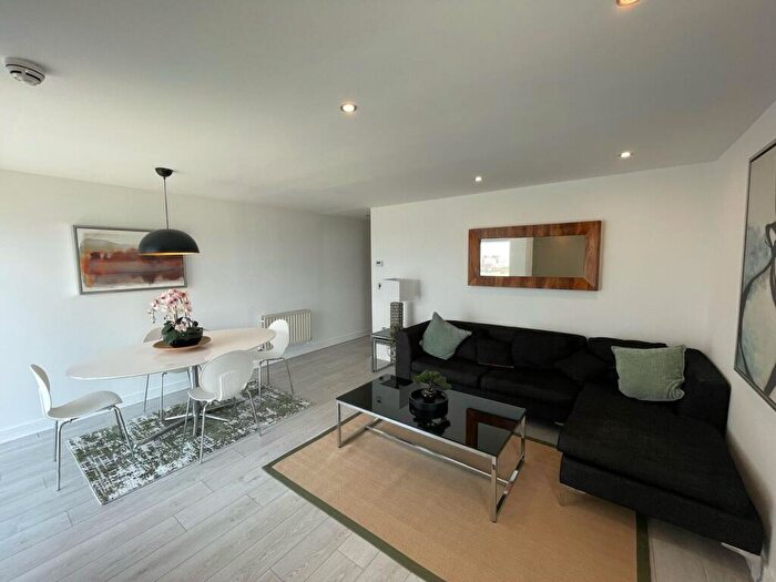 2 Bedroom Flat To Rent In Cumberland House, Woolwich, London, SE28