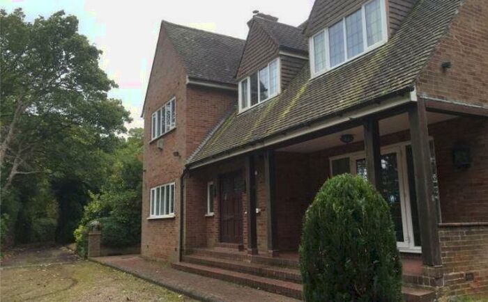3 Bedroom Detached House To Rent In Stourbridge Road, Bromsgrove, Worcestershire, B61