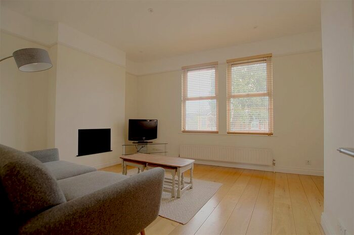 2 Bedroom Flat To Rent In Northfield Avenue, London, W13