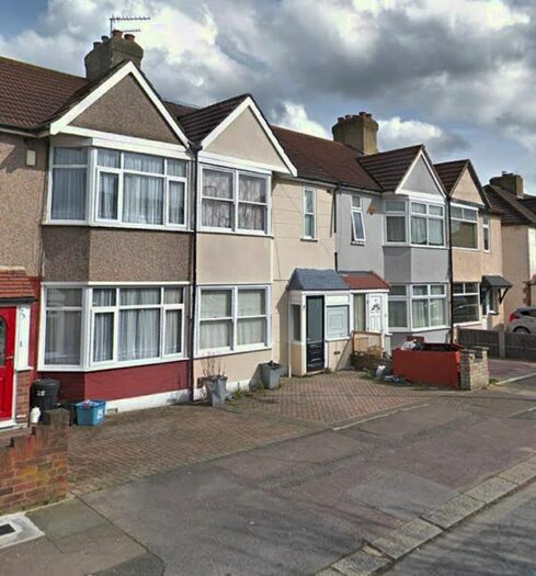 1 Bedroom Flat To Rent In Saltash Road, Hainault IG6