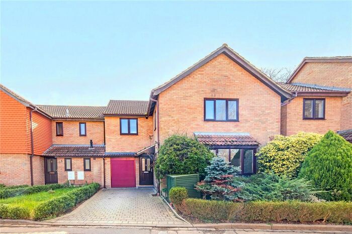 4 Bedroom Semi-Detached House To Rent In Kingsmead Close, Teddington, TW11